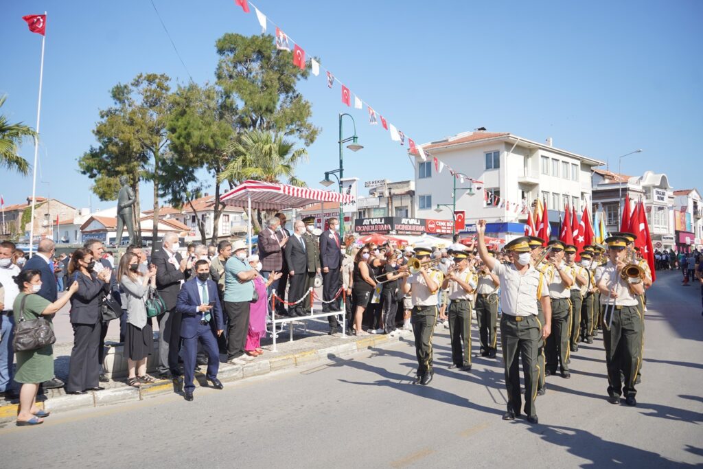 AYVALIK’IN DÜŞMAN İŞGALİNDEN KURTULUŞUNUN 99’UNCU YILI KUTLANDI