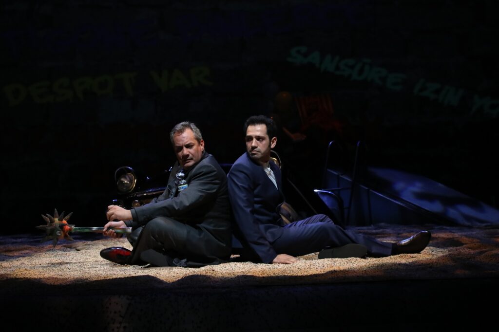 İBB ŞEHİR TİYATROLARI “ANTİGONE” İLE SEZONU AÇTI