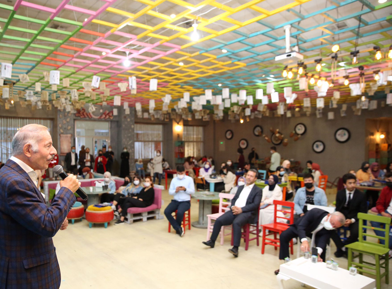 GENÇ EDEBİYAT FESTİVALİ BAYRAMPAŞA’DA BAŞLADI