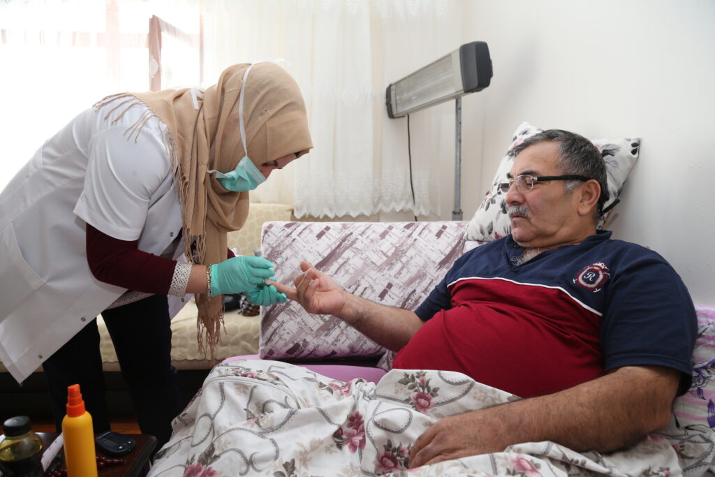 Evde bakım hizmeti Gölbaşıların hizmetine devam ediyor…