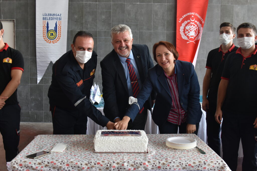 BAŞKAN GERENLİ’Yİ İTFAİYE PERSONELİ SU TAKIYLA KARŞILADILAR