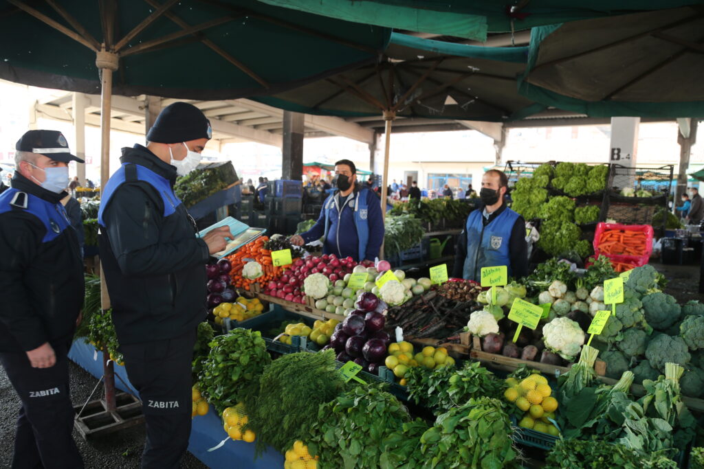 GÖLBAŞI BELEDİYESİ ZABITA EKİPLERİ ESNAF VE VATANDAŞLARI BİLGİLENDİRDİ