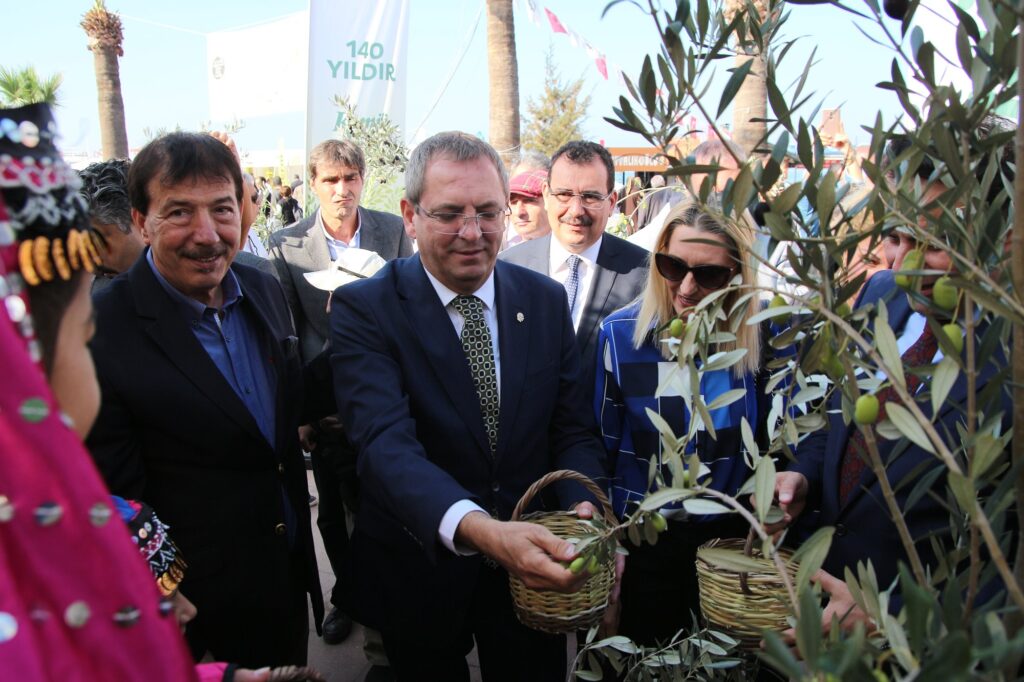 16. ULUSLARARASI ZEYTİN HASAT FESTİVALİ KALDIĞI YERDEN BAŞLIYOR