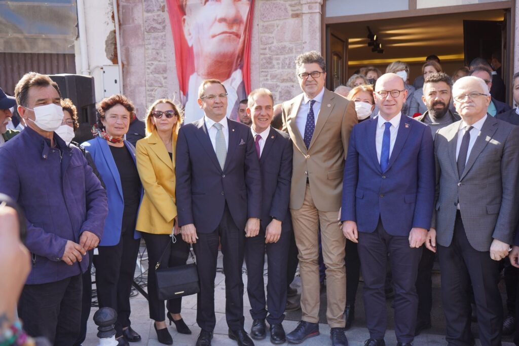 MESUT ERGİN VE YEDİ MECLİS ÜYESİ CHP’DE