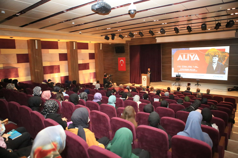 ‘BİLGE KRAL’ ALİYA İZZETBEGOVİÇ BAYRAMPAŞA’DA ANILDI