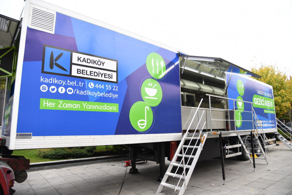 KADIKÖY’DE GEZİCİ AŞEVİ HİZMETE GİRDİ