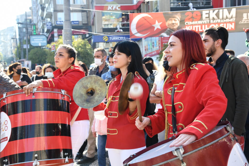 KADIKÖY’DE 29 EKİM CUMHURİYET MEŞALESİ YAKILDI