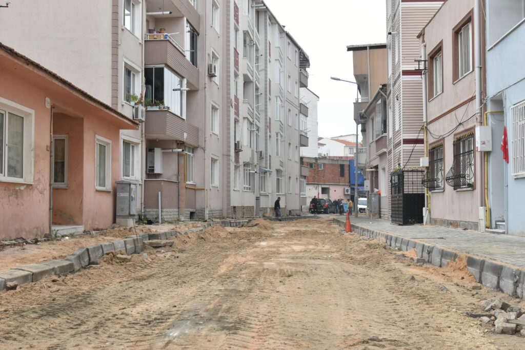 Kuşdili Sokak’ta parke taş çalışması