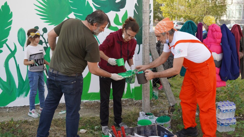 BİR KENTE “ARTI” KATIYORLAR