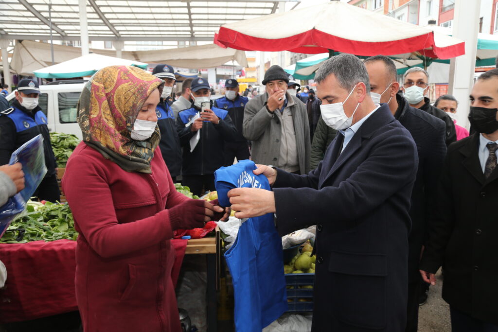SEĞMENLER SEMT PAZARI’NDA KLASİK MÜZİK İLE ALIŞVERİŞ