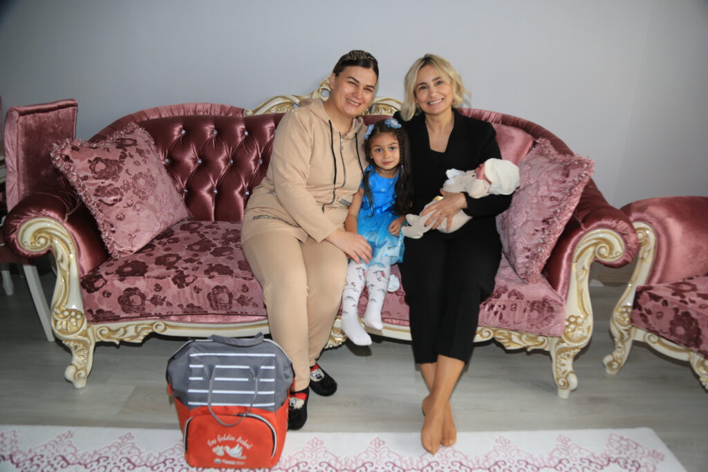 GÖLBAŞI BELEDİYESİ’NDEN YENİ DOĞANLARA MERHABA HEDİYESİ
