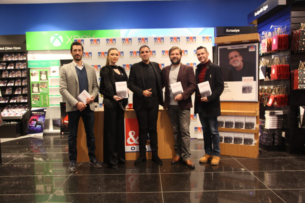 İmza Gününde Ünlüler MCC Koçun’u Yalnız Bırakmadı