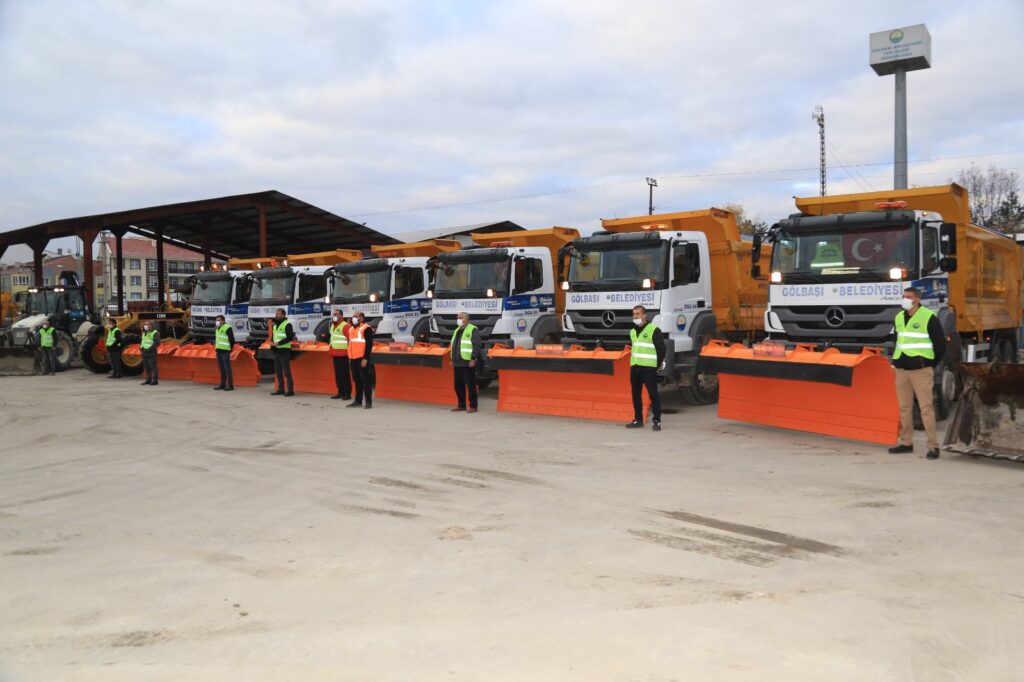 GÖLBAŞI BELEDİYESİ EKİPLERİ, KARA KIŞLA MÜCADELE ÇALIŞMALARI İÇİN HAZIR