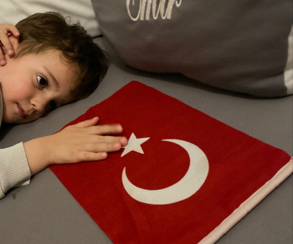 SİMGE FISTIKOĞLU’NUN ÇOCUKLARIYLA BAYRAM COŞKUSU