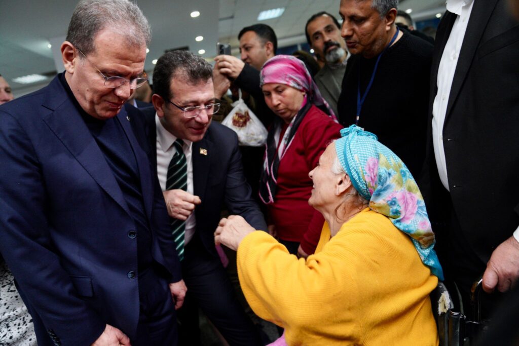 İMAMOĞLU DEPREMİN YANI BAŞINDAKİ MERSİN’DE