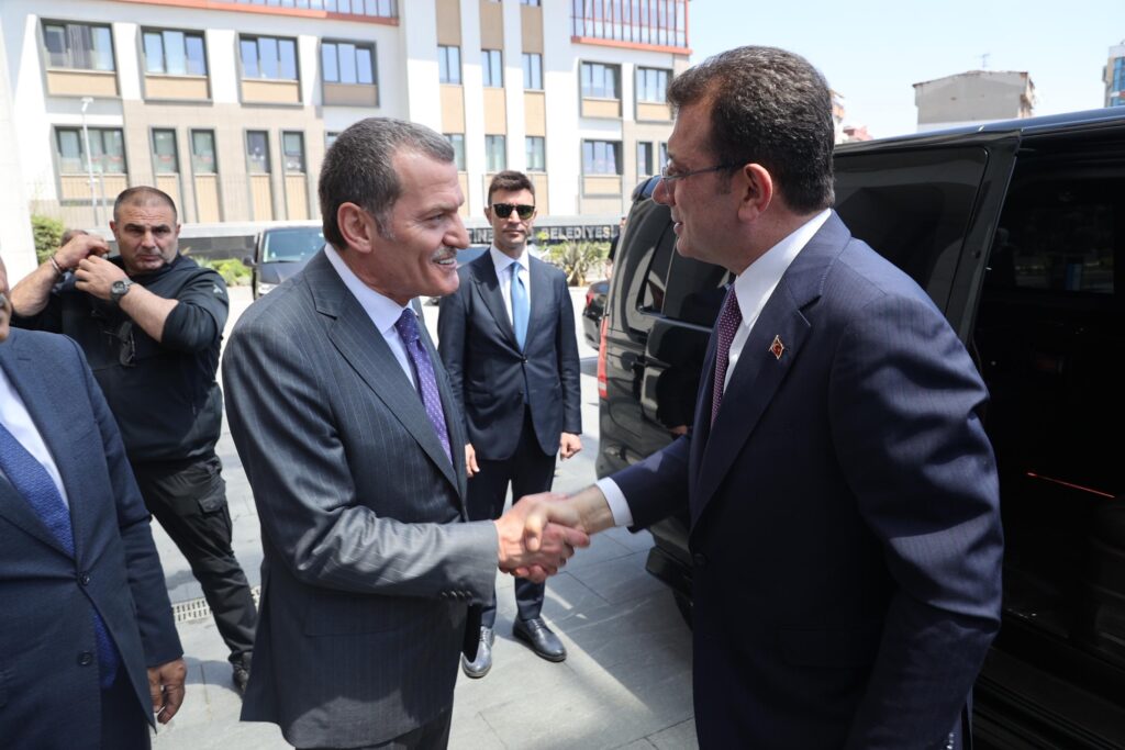 İMAMOĞLU’NDAN ZEYTİNBURNU BELEDİYE BAŞKANI ÖMER ARISOY’A ZİYARET