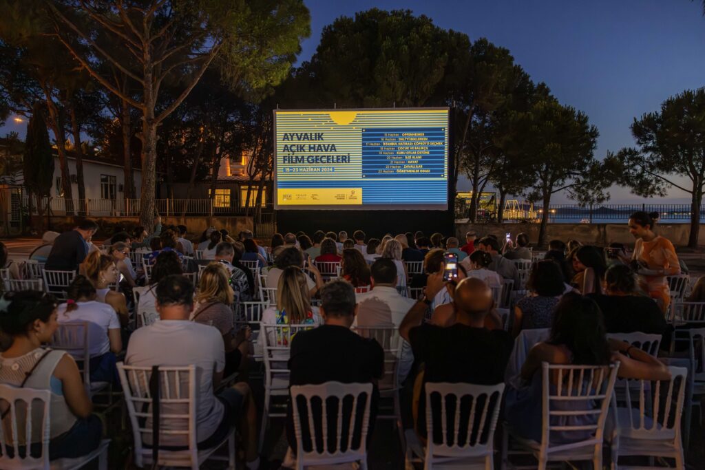 AYVALIK AÇIKHAVA FİLM GECELERİ SONA ERDİ