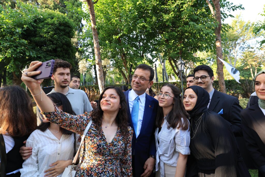 ‘BÜYÜT HAYALLERİNİ’ ÜÇÜNCÜ DÖNEM MEZUNLARINI VERDİ