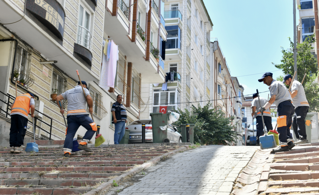 VATANDAŞLAR TALEP EDİYOR, ESENYURT BELEDİYESİ ÇÖZÜYOR