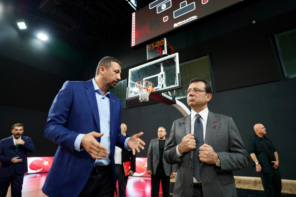 TBF BAŞKANI TÜRKOĞLU İLE BİRLİKTE BASKETBOL GELİŞİM MERKEZİ’Nİ GEZDİ