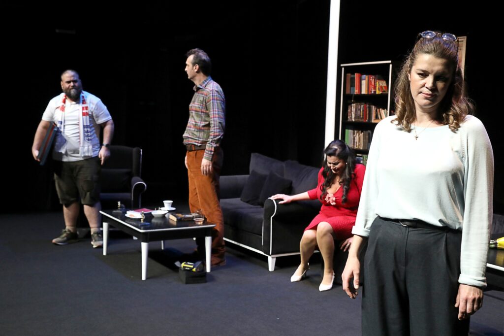 ÇATIŞAN KÜLTÜRLERİN HİKÂYESİ “YENİLMEZ” SEYİRCİYLE BULUŞUYOR