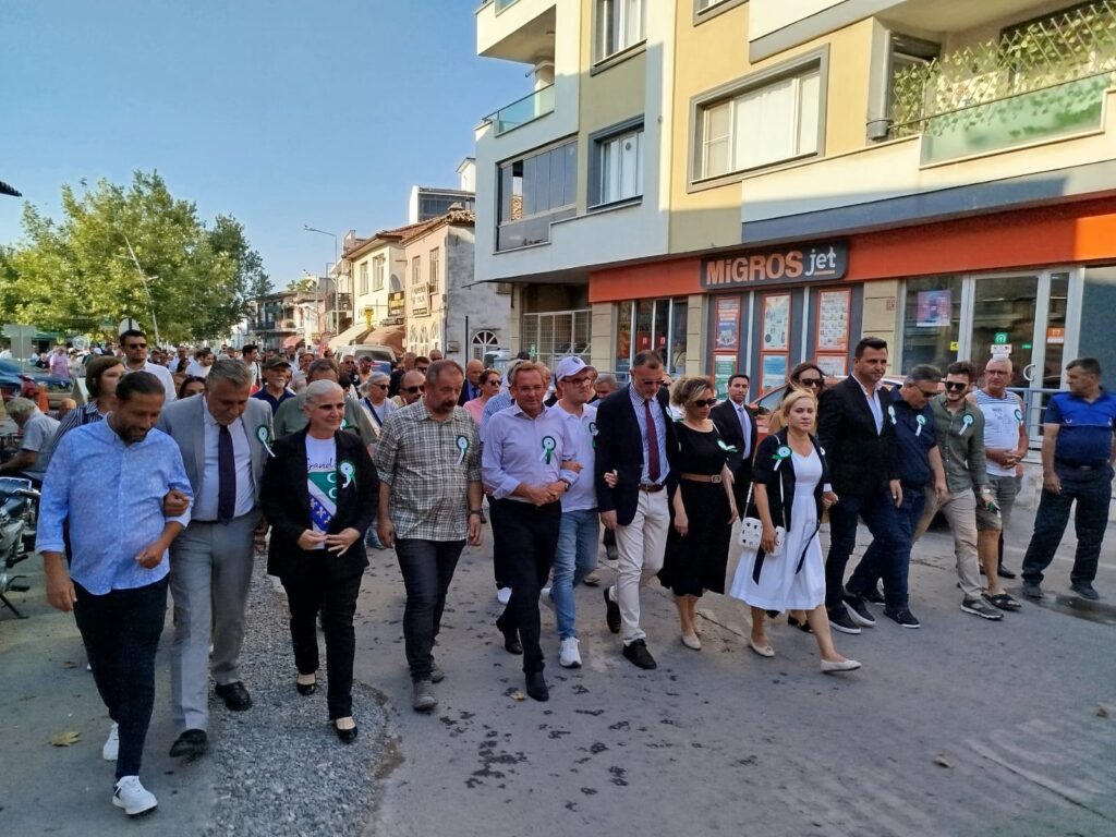 GÖMEÇ’TE SREBRENİTSA SOYKIRIMI ANITI AÇILDI VE KONFERANS DÜZENLENDİ